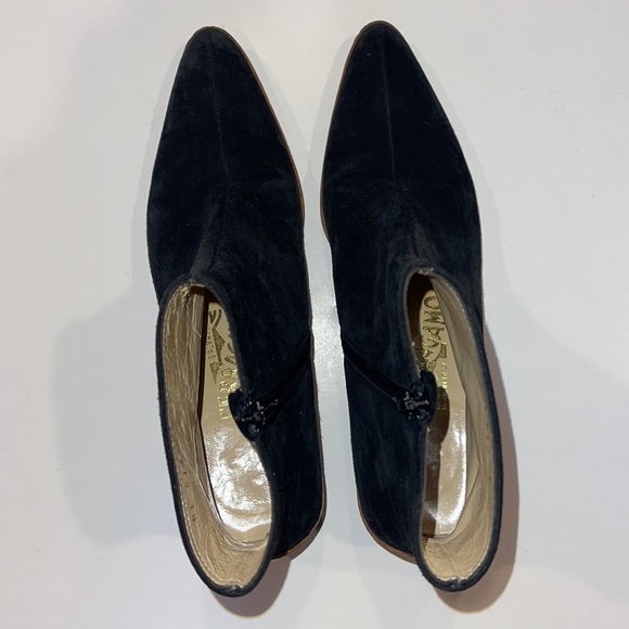 Vintage Ferragamo black suede kitten heel booties - Picture 4 of 10